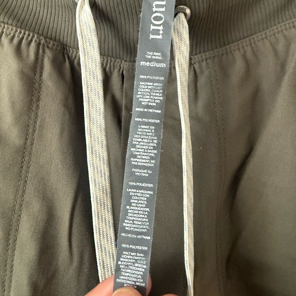 Vuori Men's military green Joggers